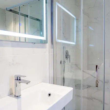 Elite - Seafront Apartament Saranda